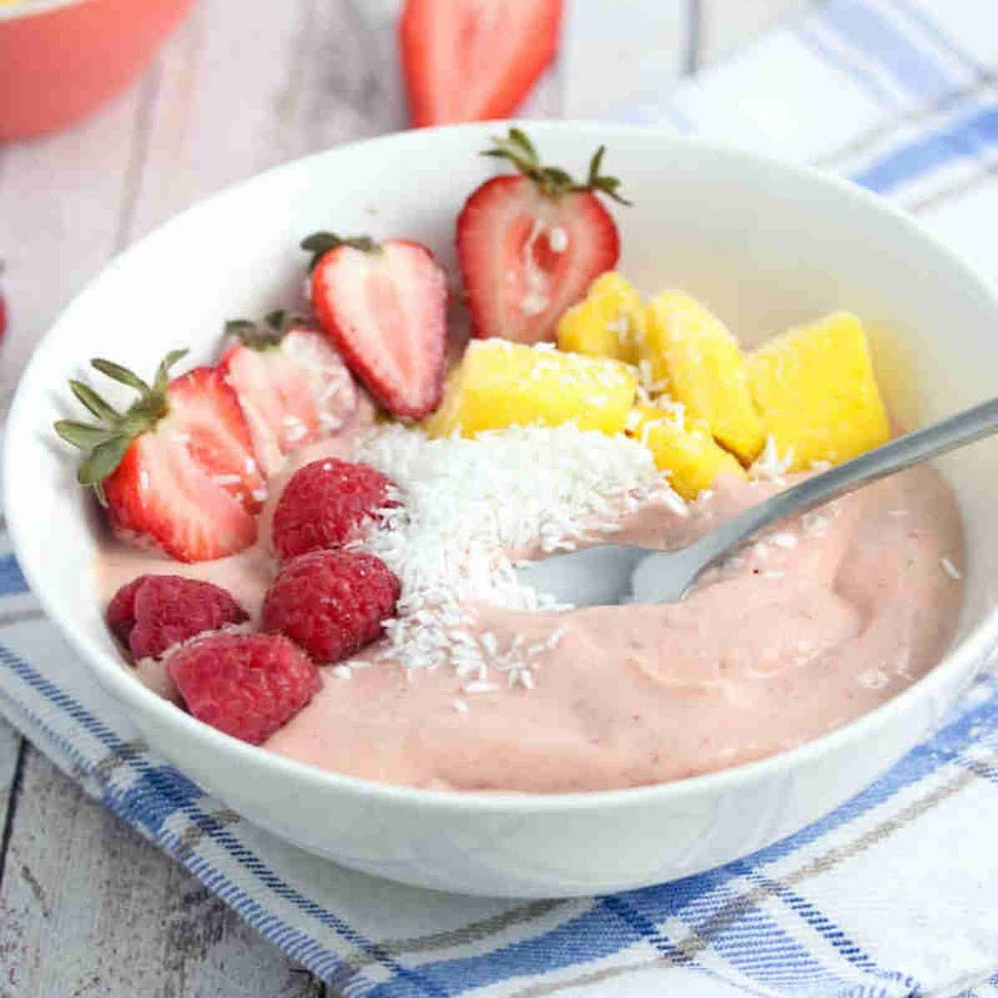 Strawberry Smoothie Bowl (Dairy-Free)