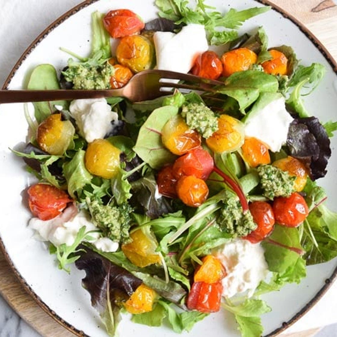 Low FODMAP burrata salad with pesto