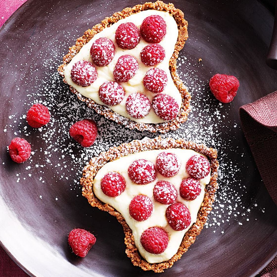 White chocolate cream heart tarts