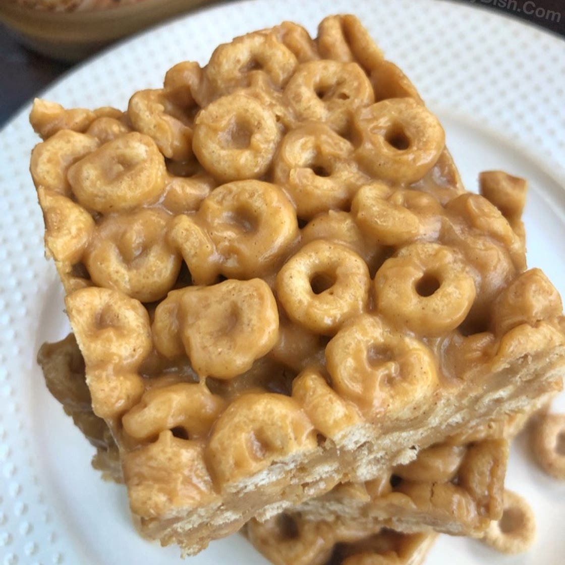 No-Bake Peanut Butter Cheerio Bars (3 Ingredients!)