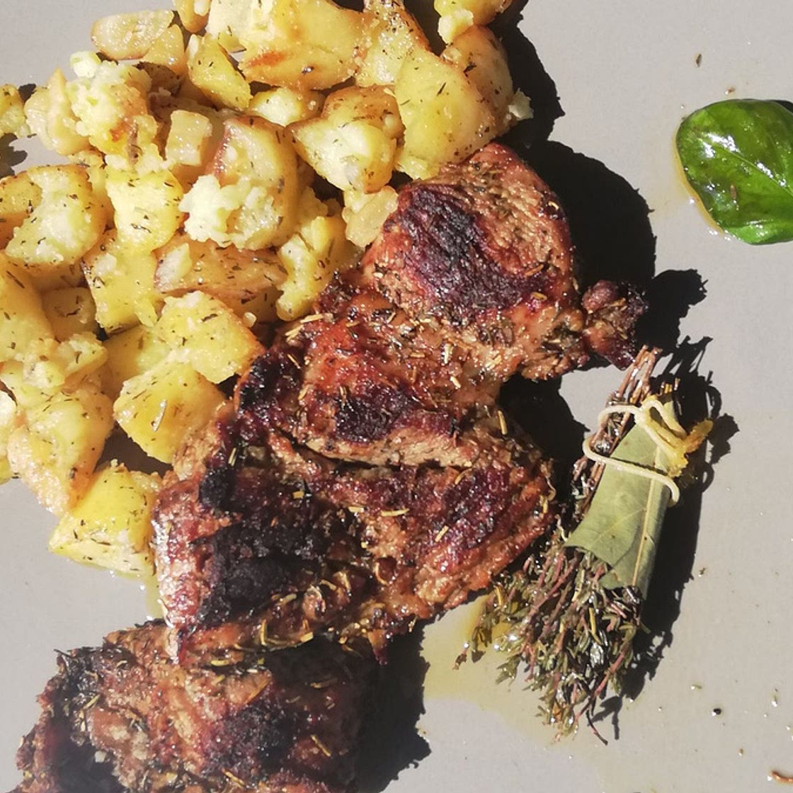 Epaule d'agneau au barbecue