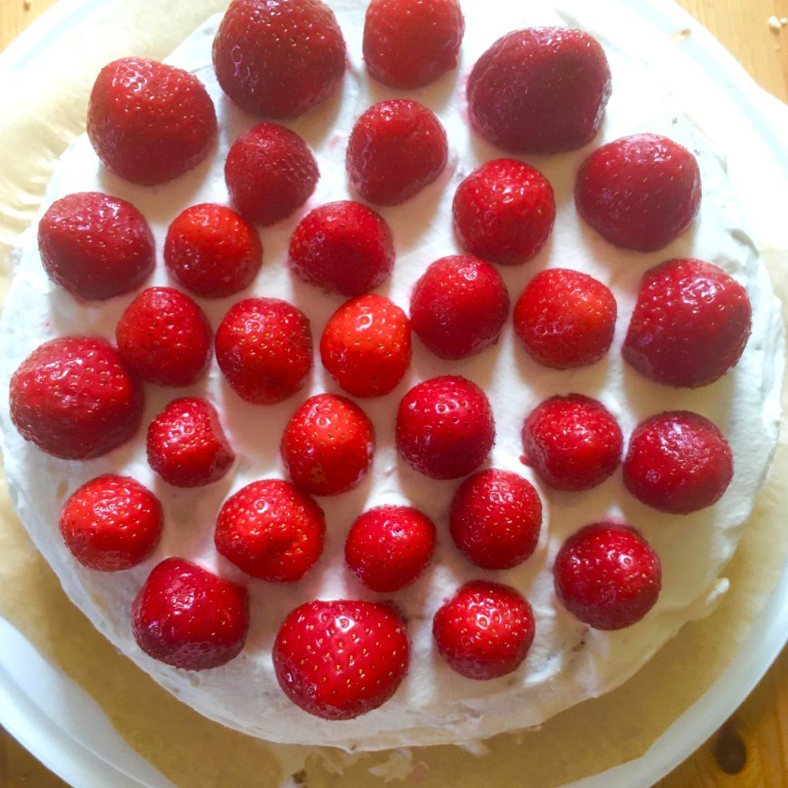 Midsommar Strawberry Cake