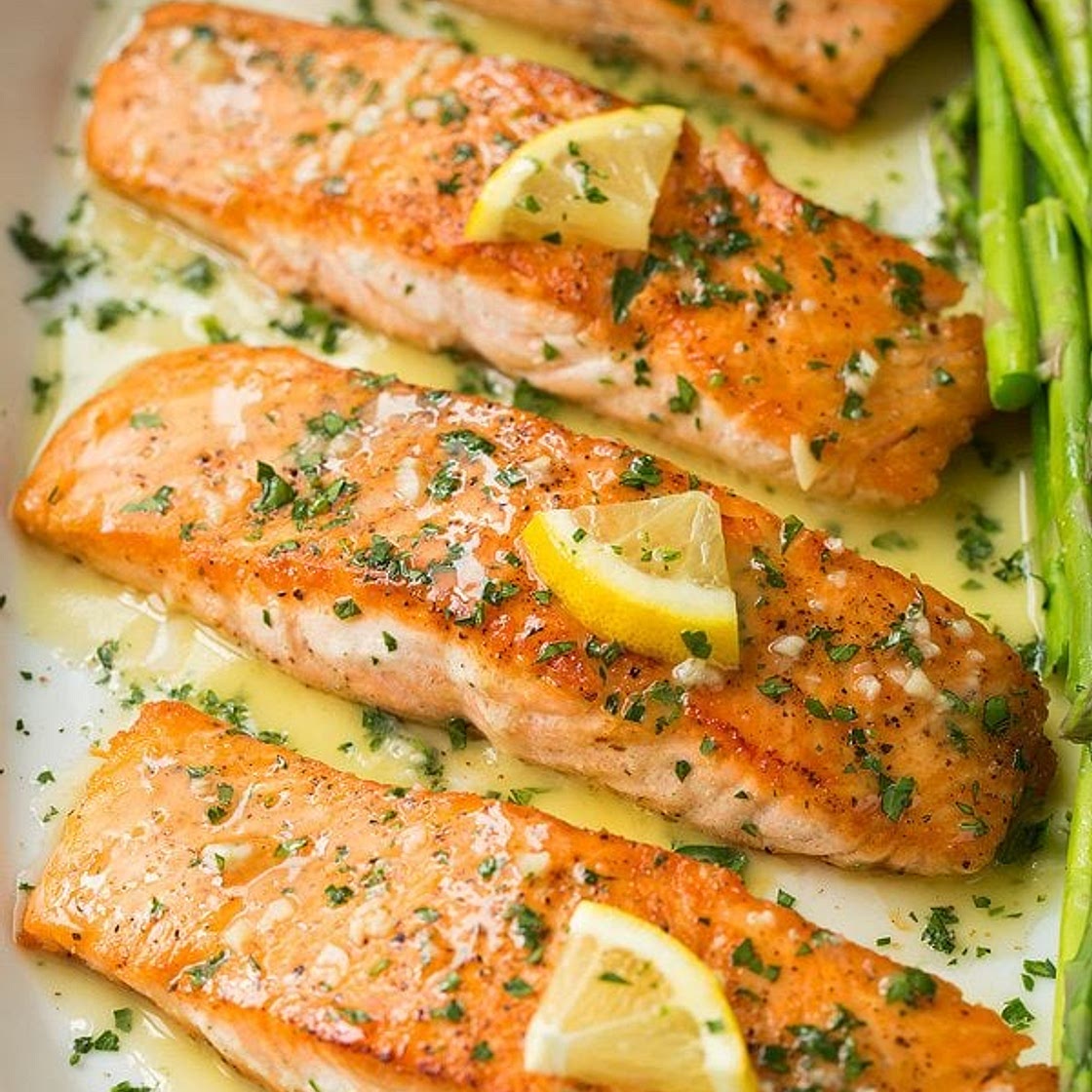 Salmon with Garlic Lemon Butter Sauce