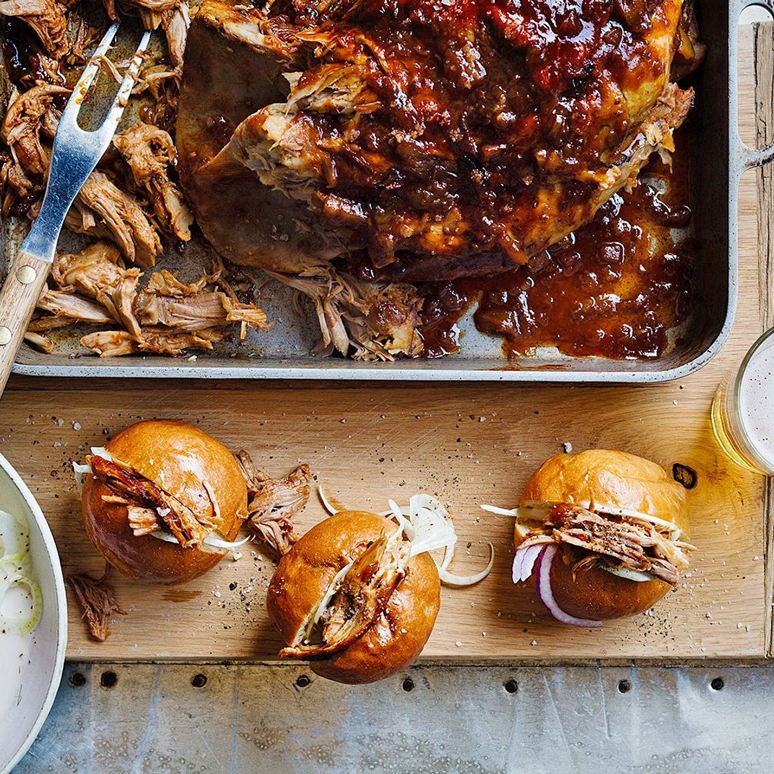 Slow-cooker pulled-pork sliders