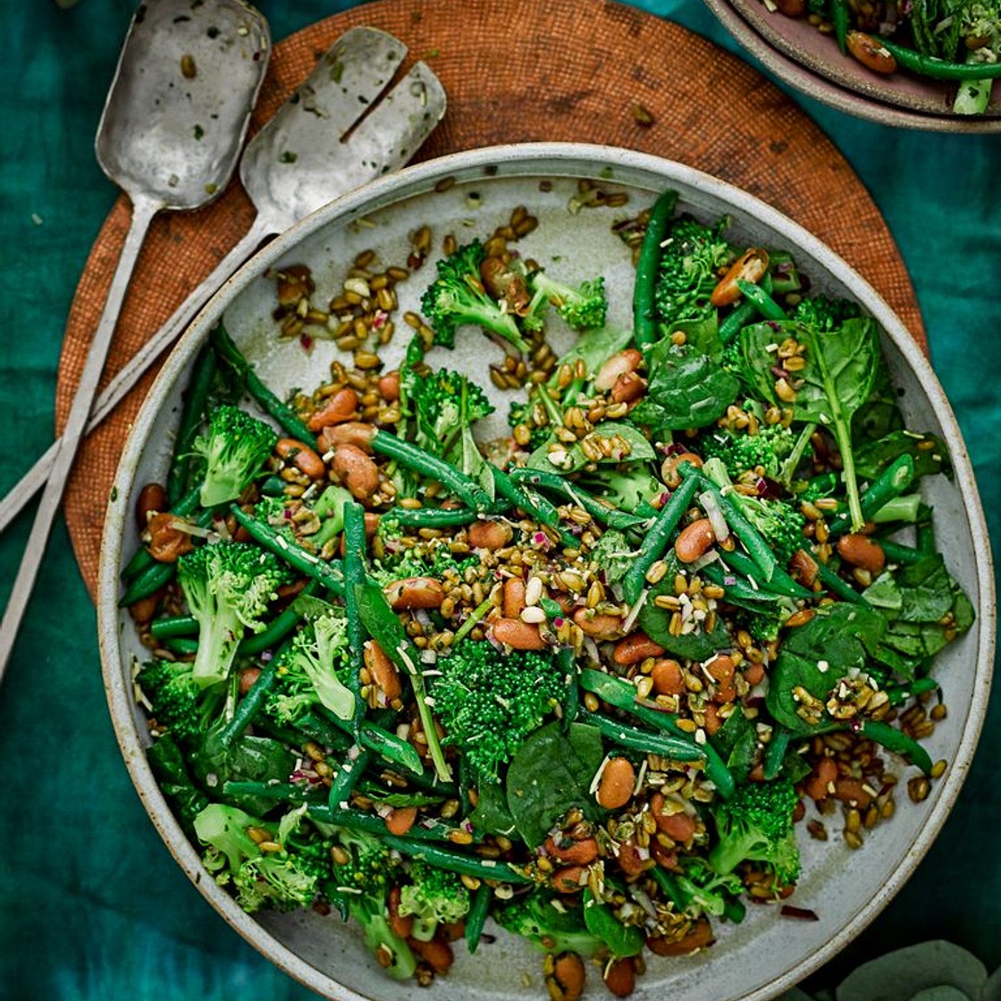 Grains, greens and beans salad with pesto dressing