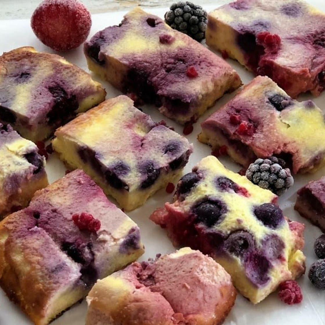 Keto Crustless Mixed Berry Cheesecake Squares