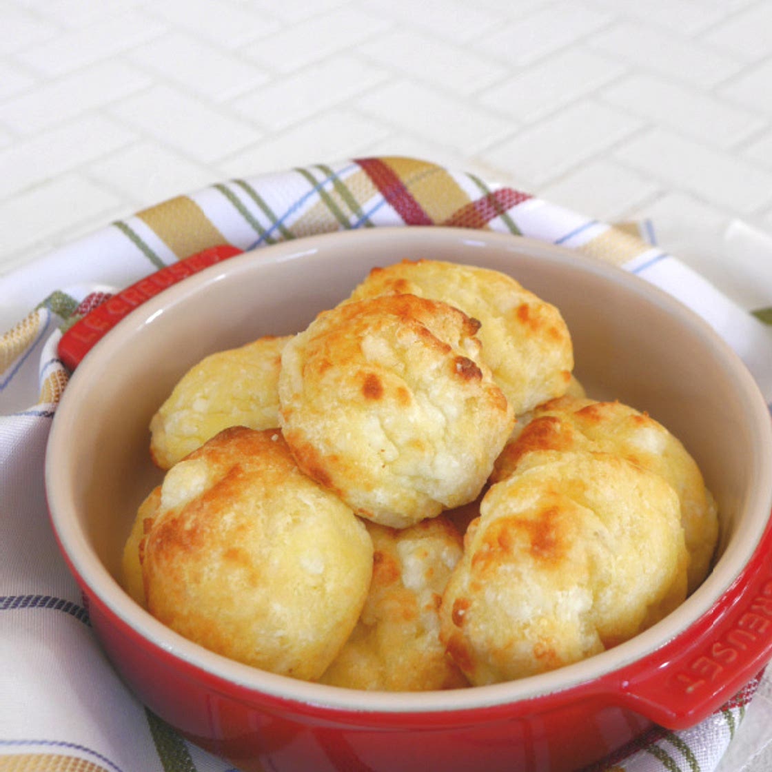 Low Carb and Keto Pão de Queijo