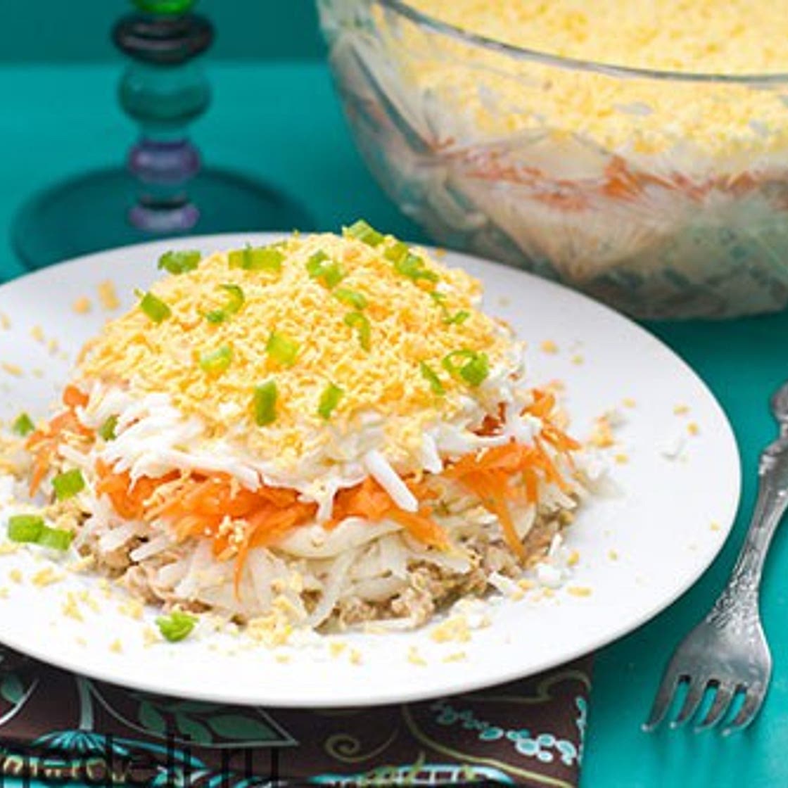 Салат “Мимоза” с горбушей – классический рецепт