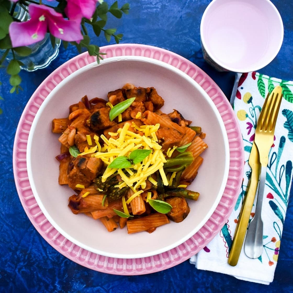 Vegan One-Pot Pasta with Sausages & Broccoli