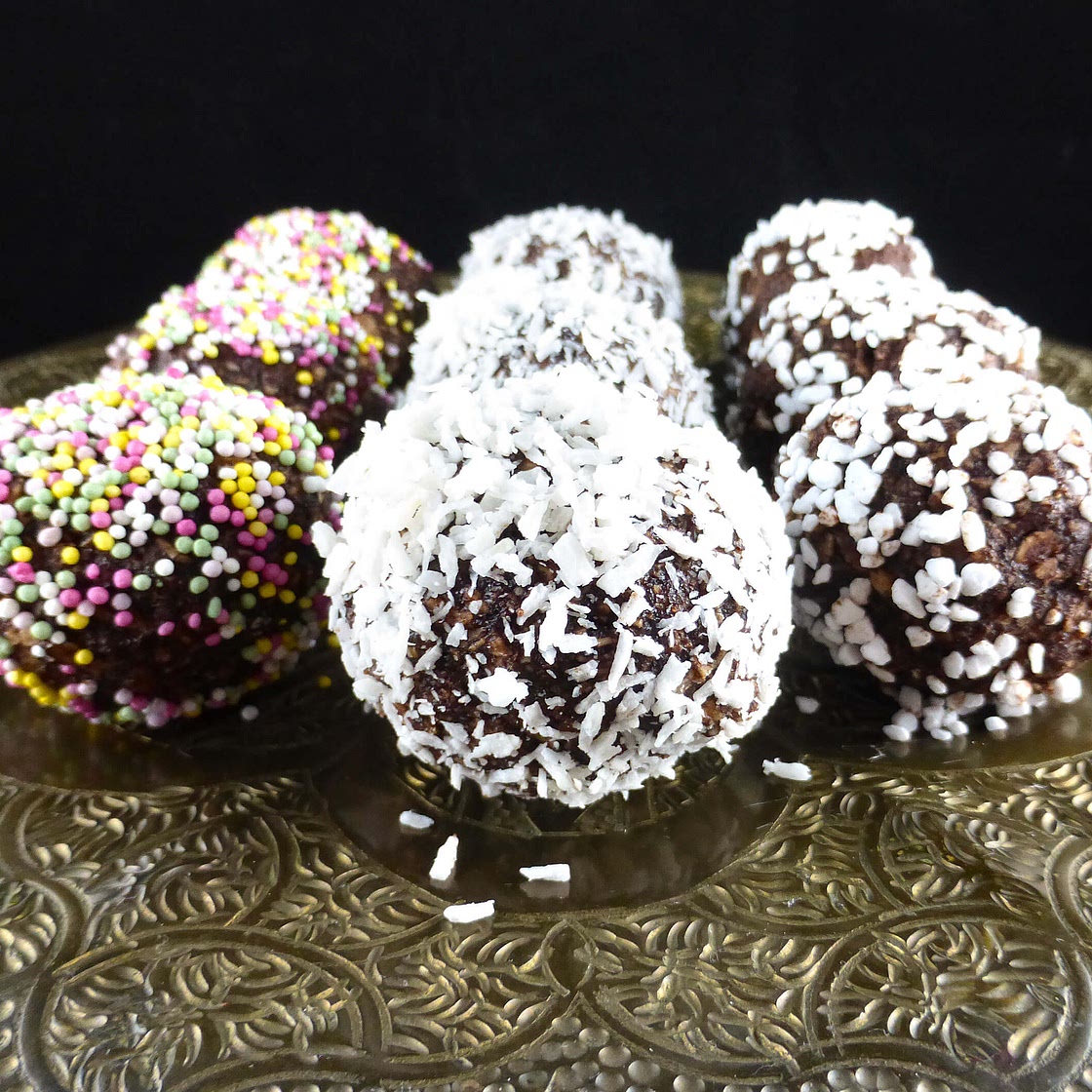 Simple Swedish Chocolate Oat Balls (Chokladbollar)