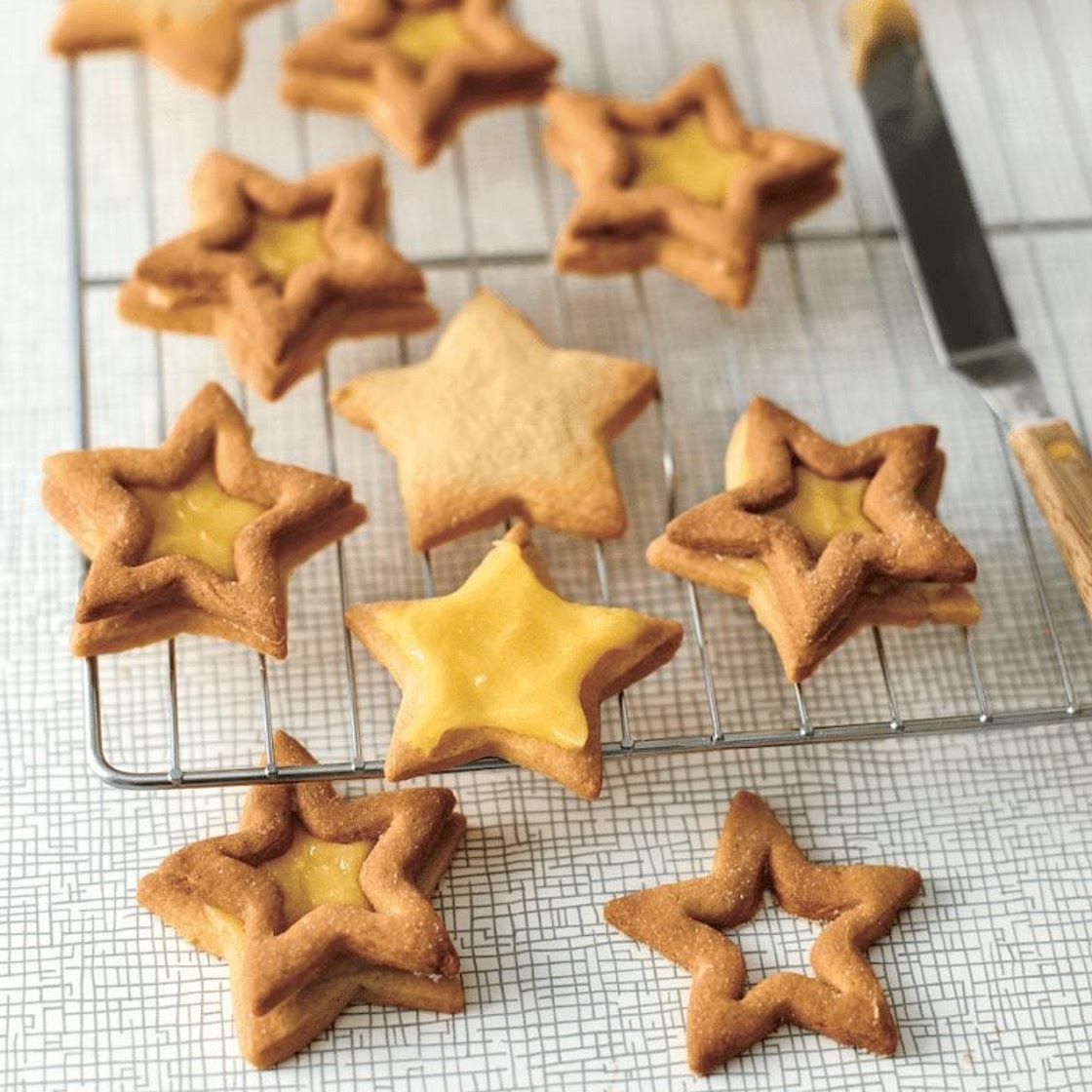 Lemon curd sandwich biscuits