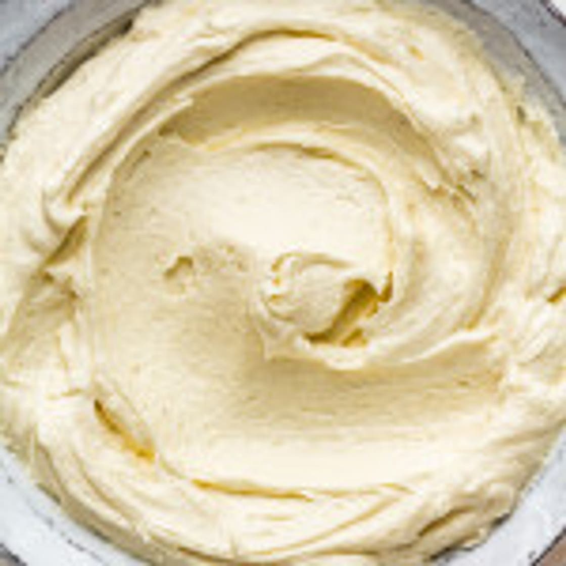 Vegan cream cheese frosting (2 ways)