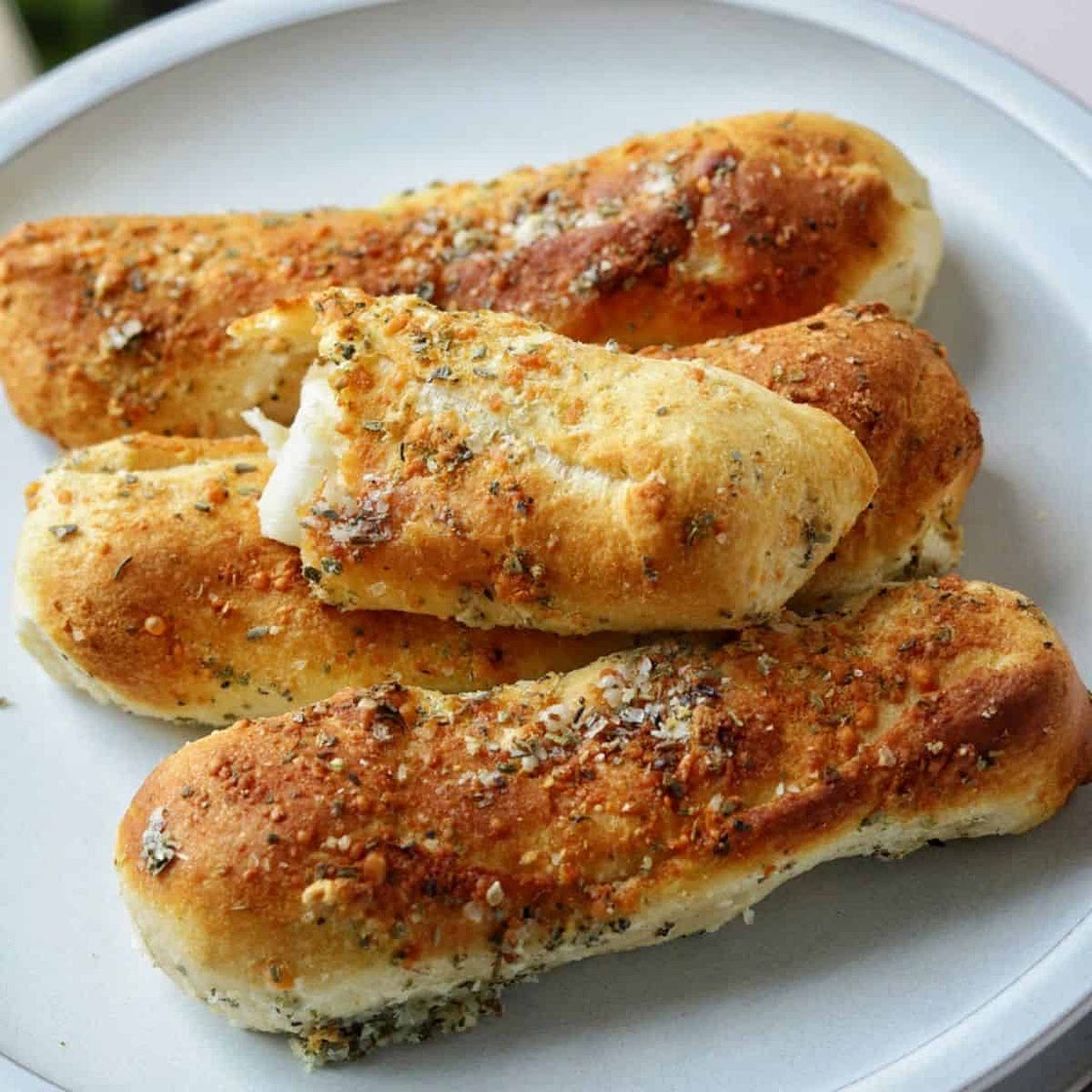 Cheesy Garlic Crescent Rolls