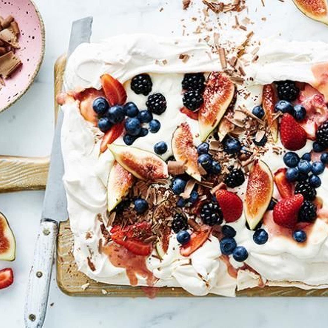 Slab-lova with Strawberry Curd Recipe