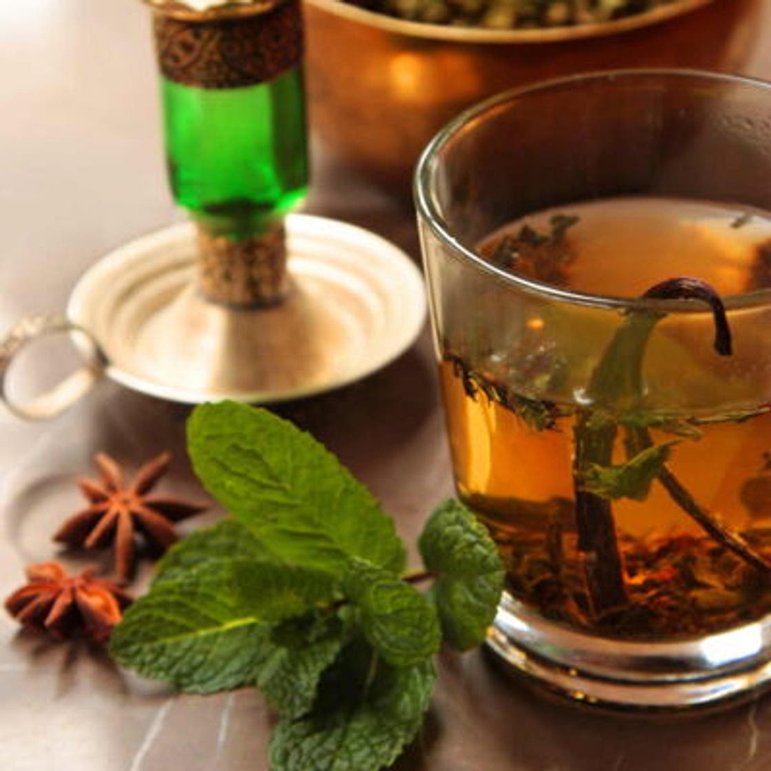 Thé à la menthe et aux épices
