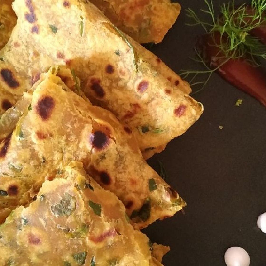 गुजराती मेथी थेपला (Gujarati Methi Thepla recipe in Hindi)