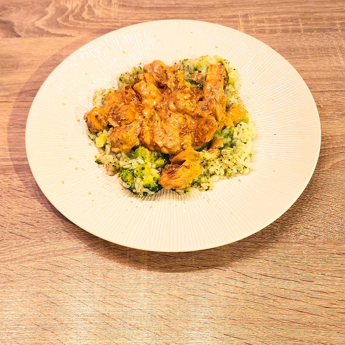 Filet de poulet en sauce crémeuse aux champignons