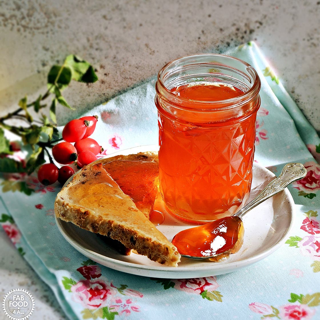 How to Make Rosehip & Apple Jelly