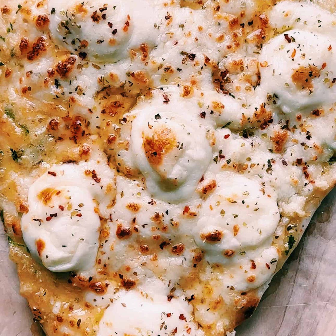 White Pizza on Naan