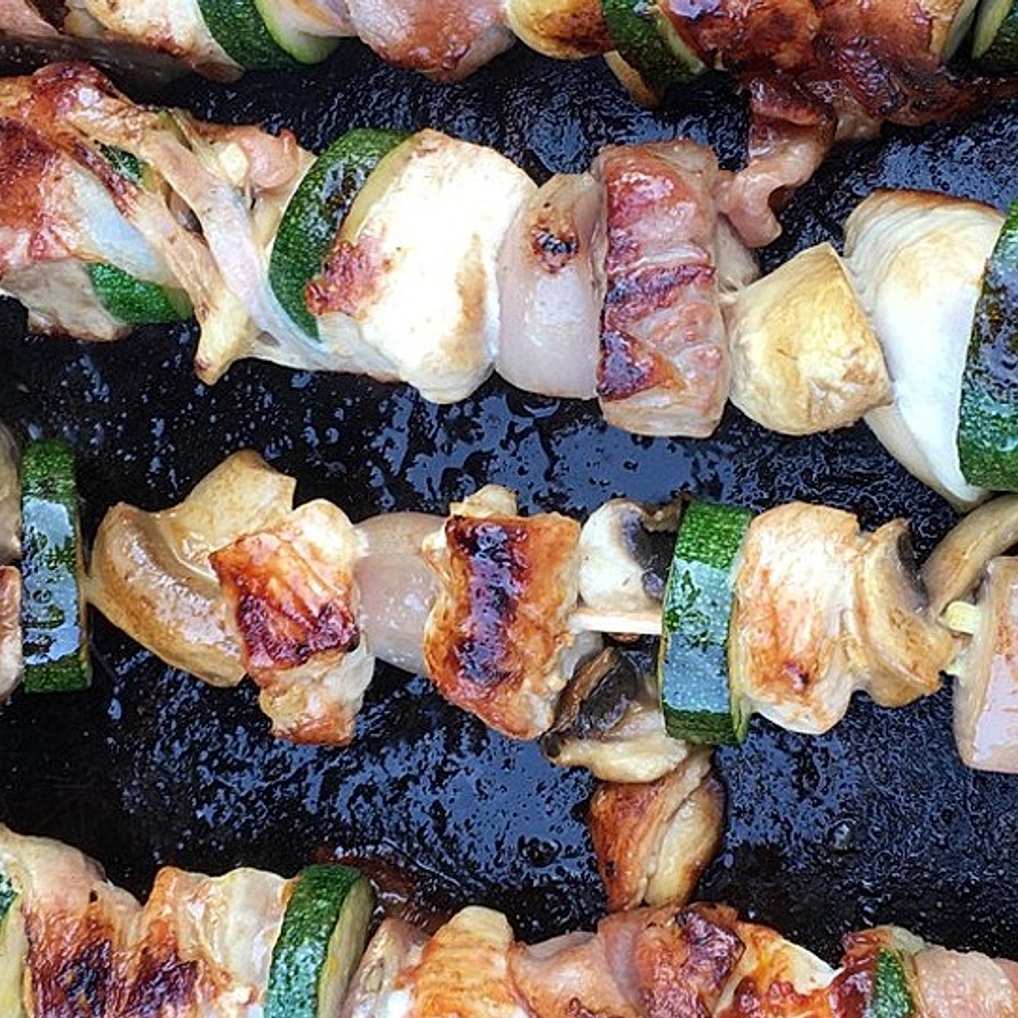 Paleo-Schaschlik mit Petersilien-Zitronen-Dressing