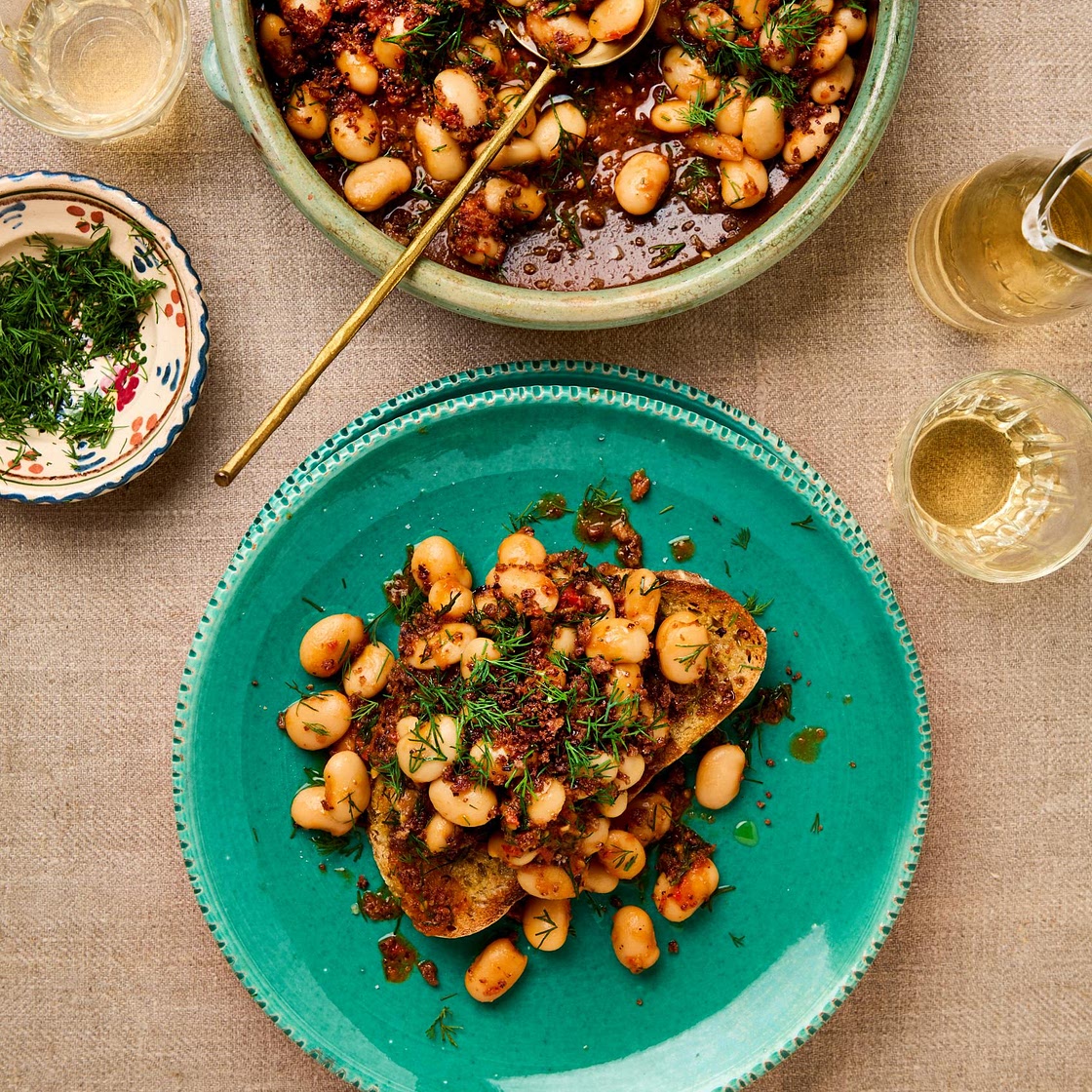 Grated tomato and butter beans with olive pangrattato