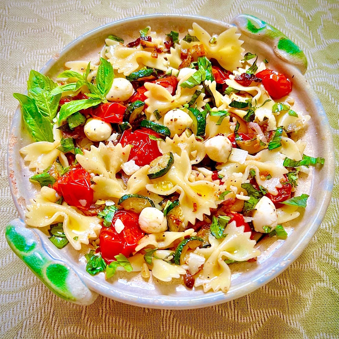 Simple Summer Pasta with Tomatoes, Zucchini and Basil