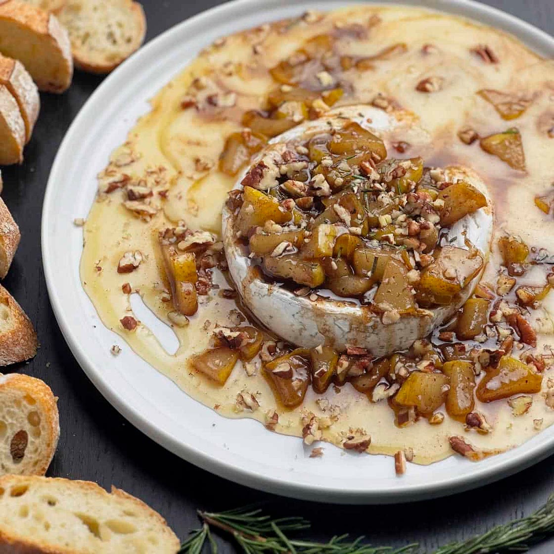 Baked Brie with Spiced Pears