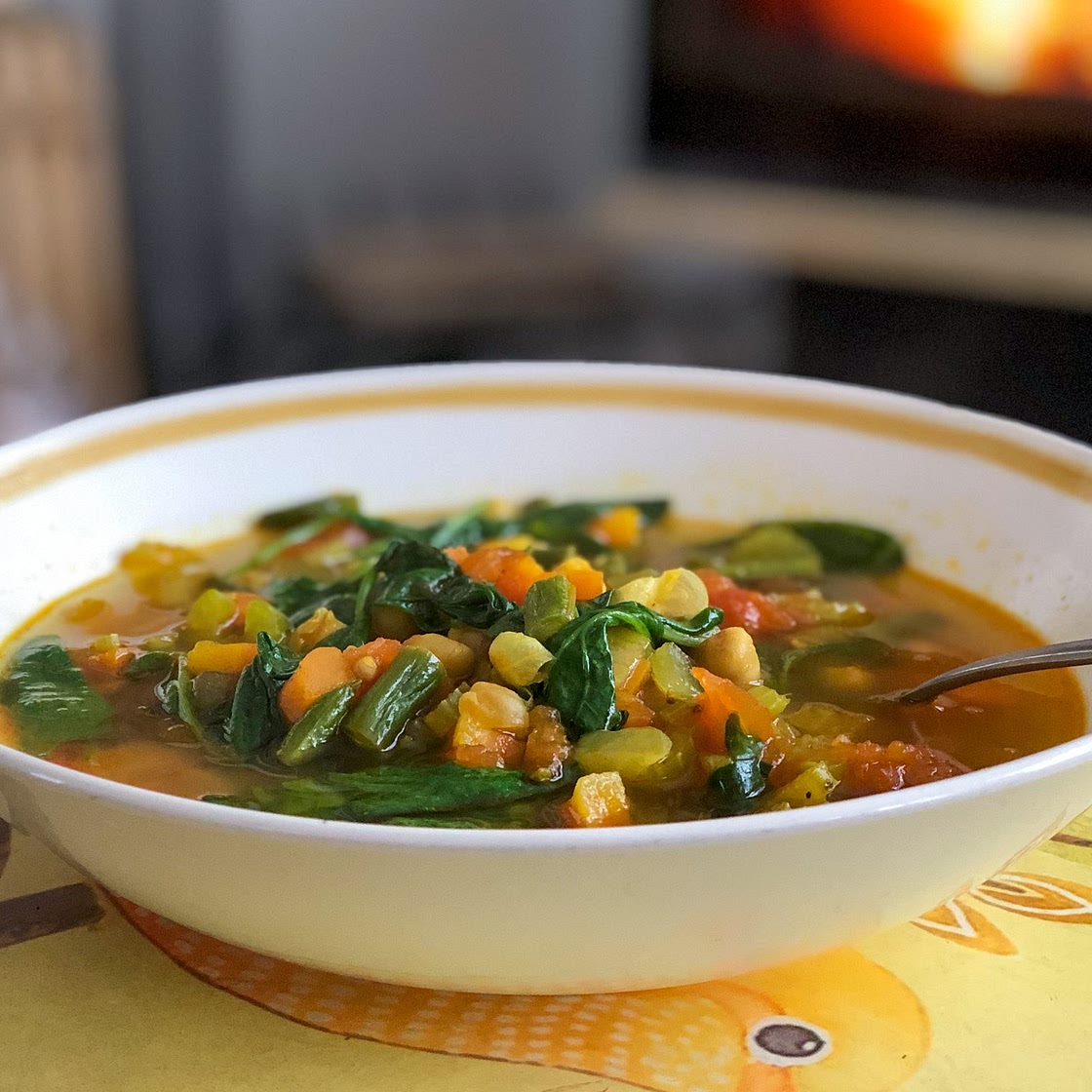Soupe repas aux pois chiches et légumes