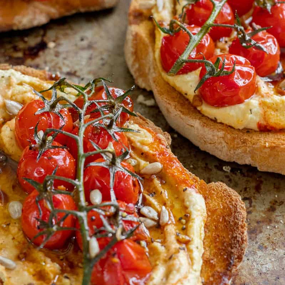 BALSAMIC ROASTED TOMATOES & HUMMUS TOAST