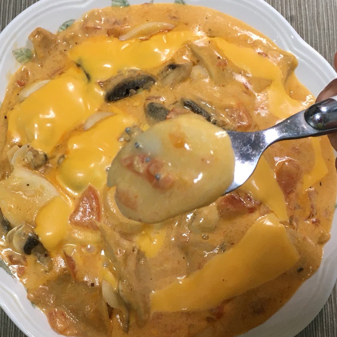 로제 떡볶이 만드는 법. 설날 떡국떡이 남았다면 고소한 로제 떡볶이 만들어 보세요.