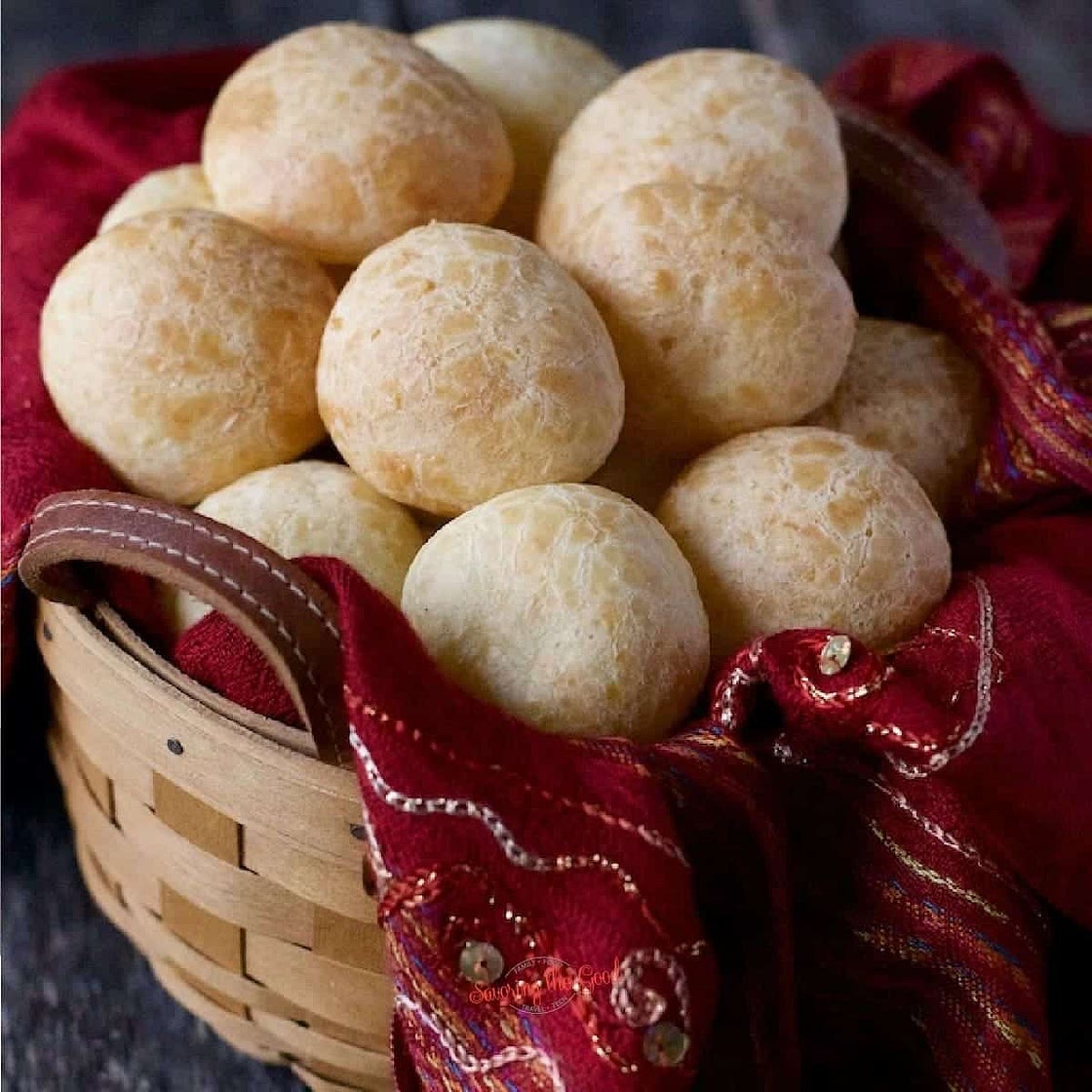 Pão de queijo {Brazilian Cheese Bread}