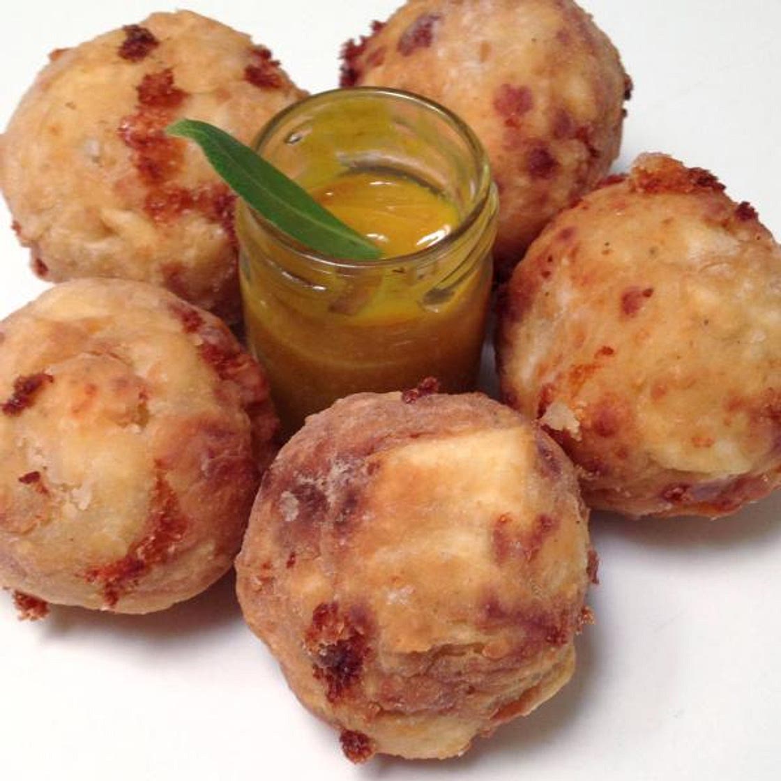 Receita de Bolinho de mandioca simples