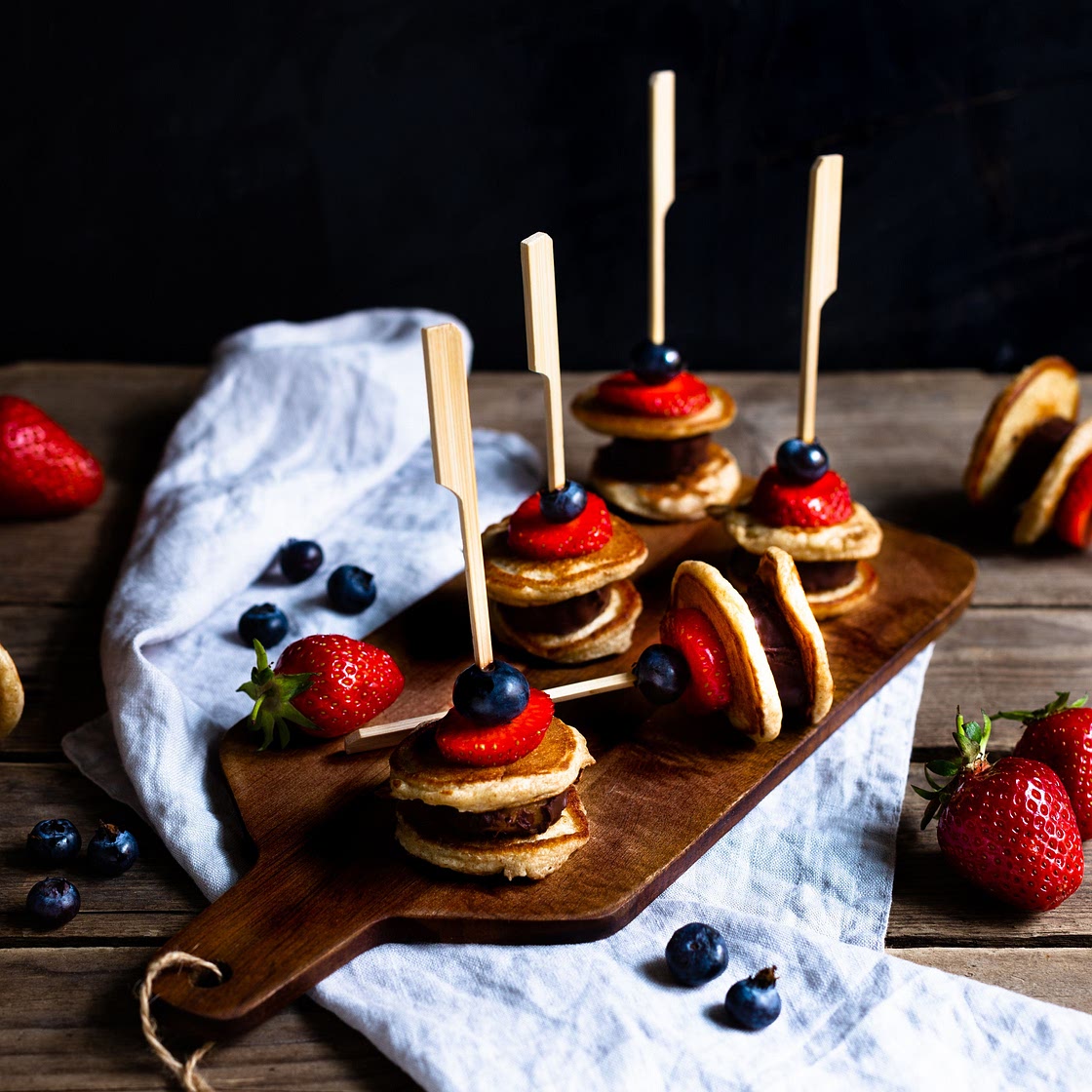 Pancake-Spieße mit Früchten