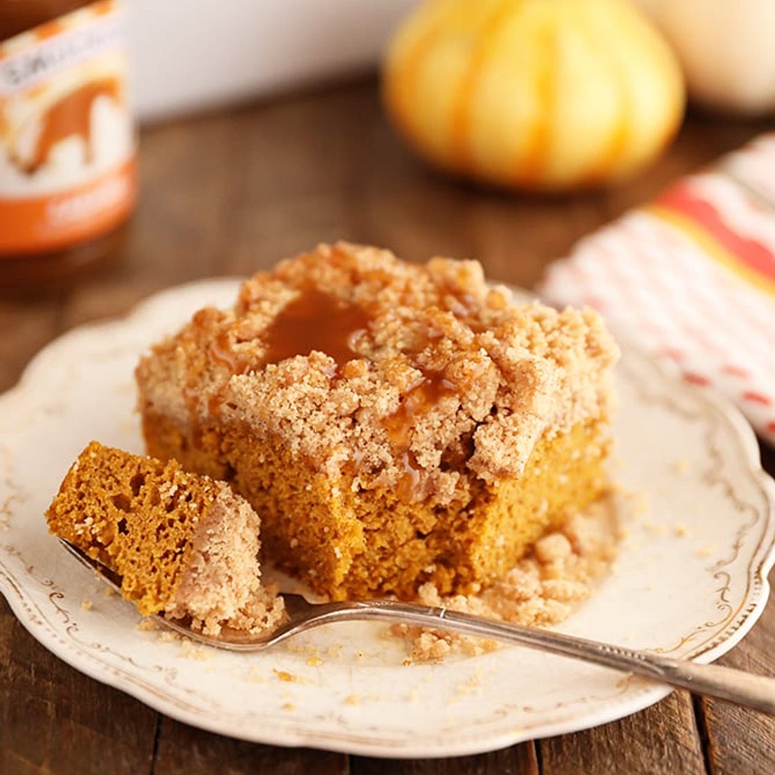Easy Caramel Pumpkin Crumb Cake