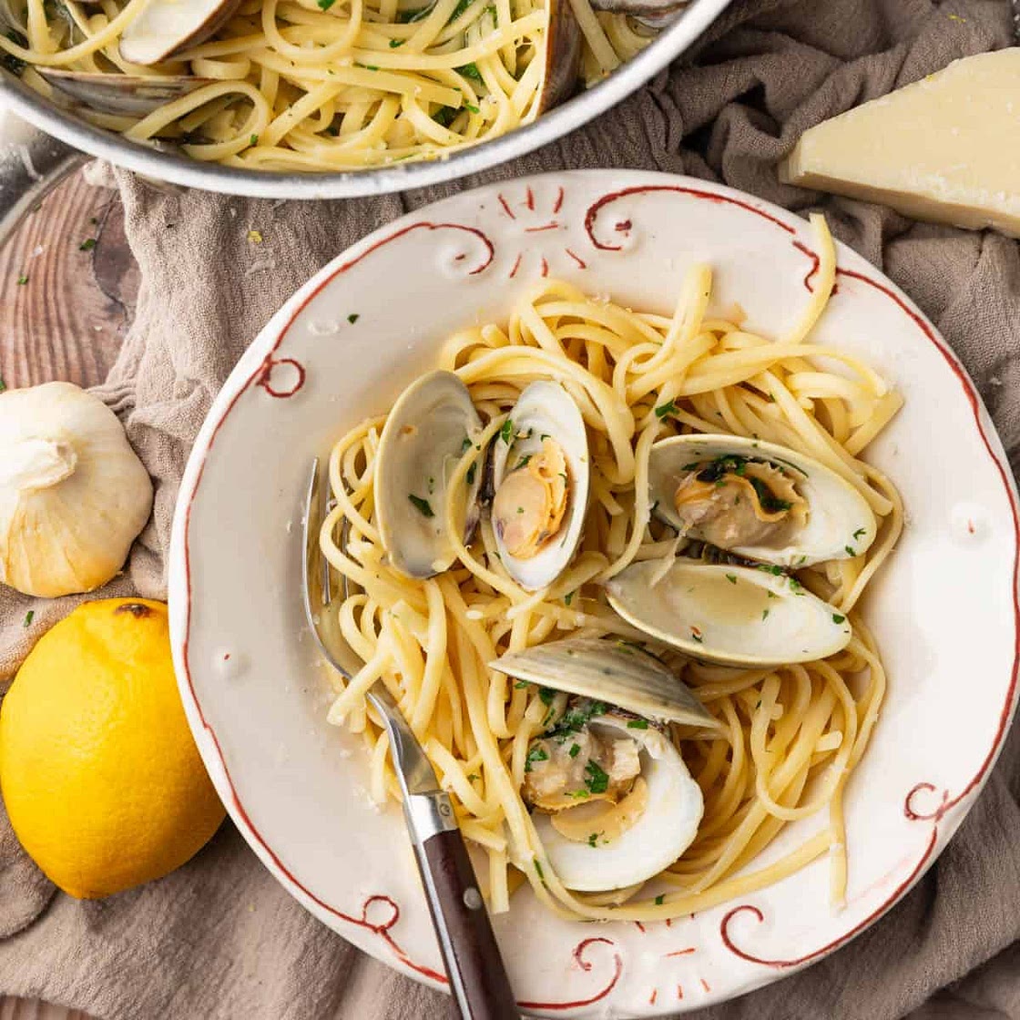 Linguine with Clams Recipe (Pasta alle Vongole)