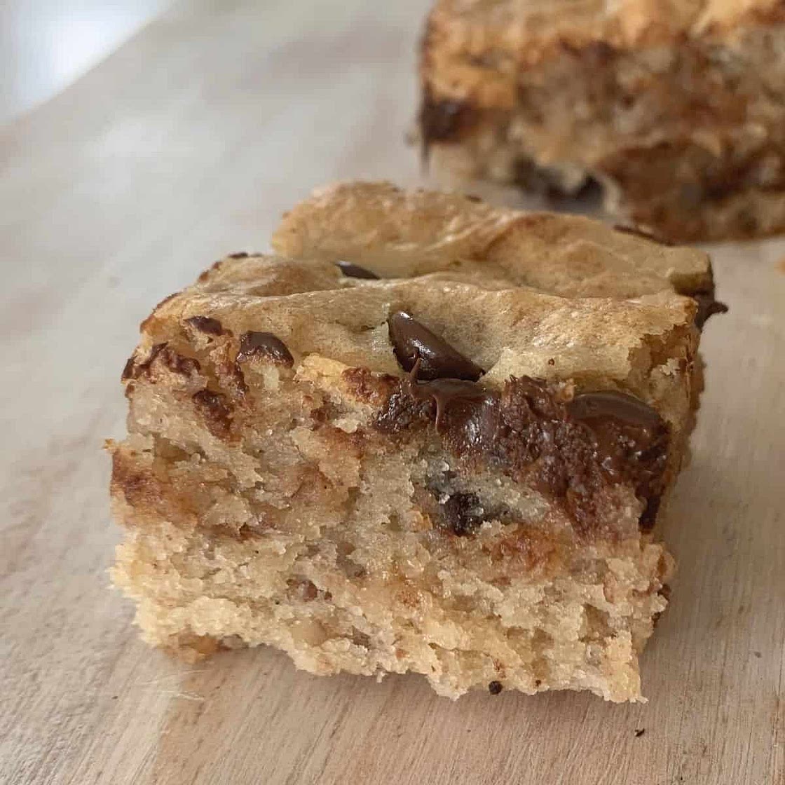 Friday Afternoon Chocolate Goodness - choc chip banana blondies