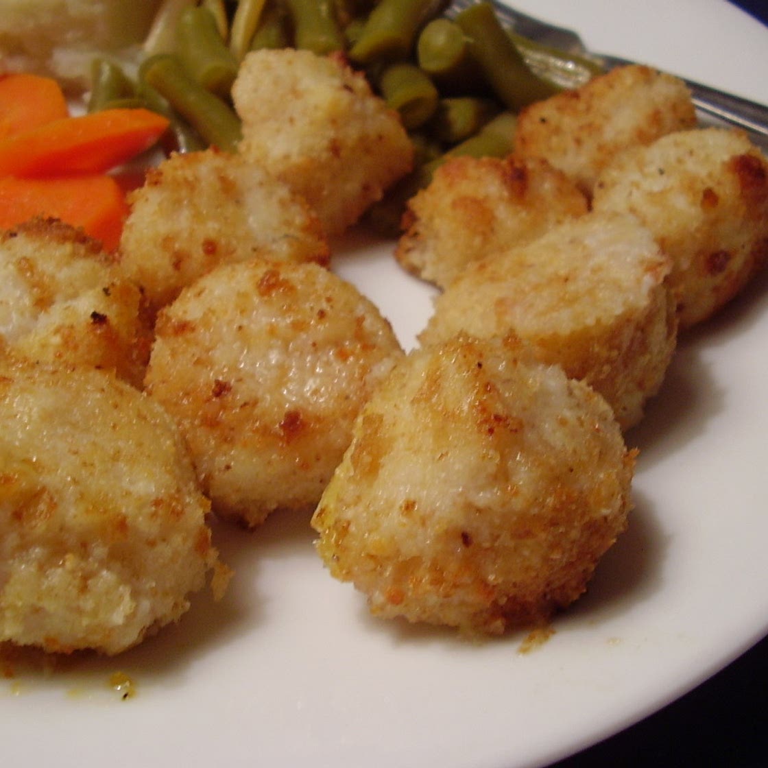 Parmesan Breaded Scallops With Lemon Garnish