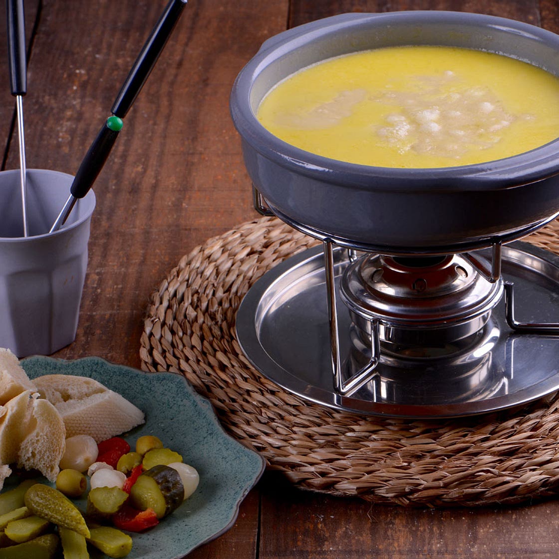 Fondue de queso con encurtidos