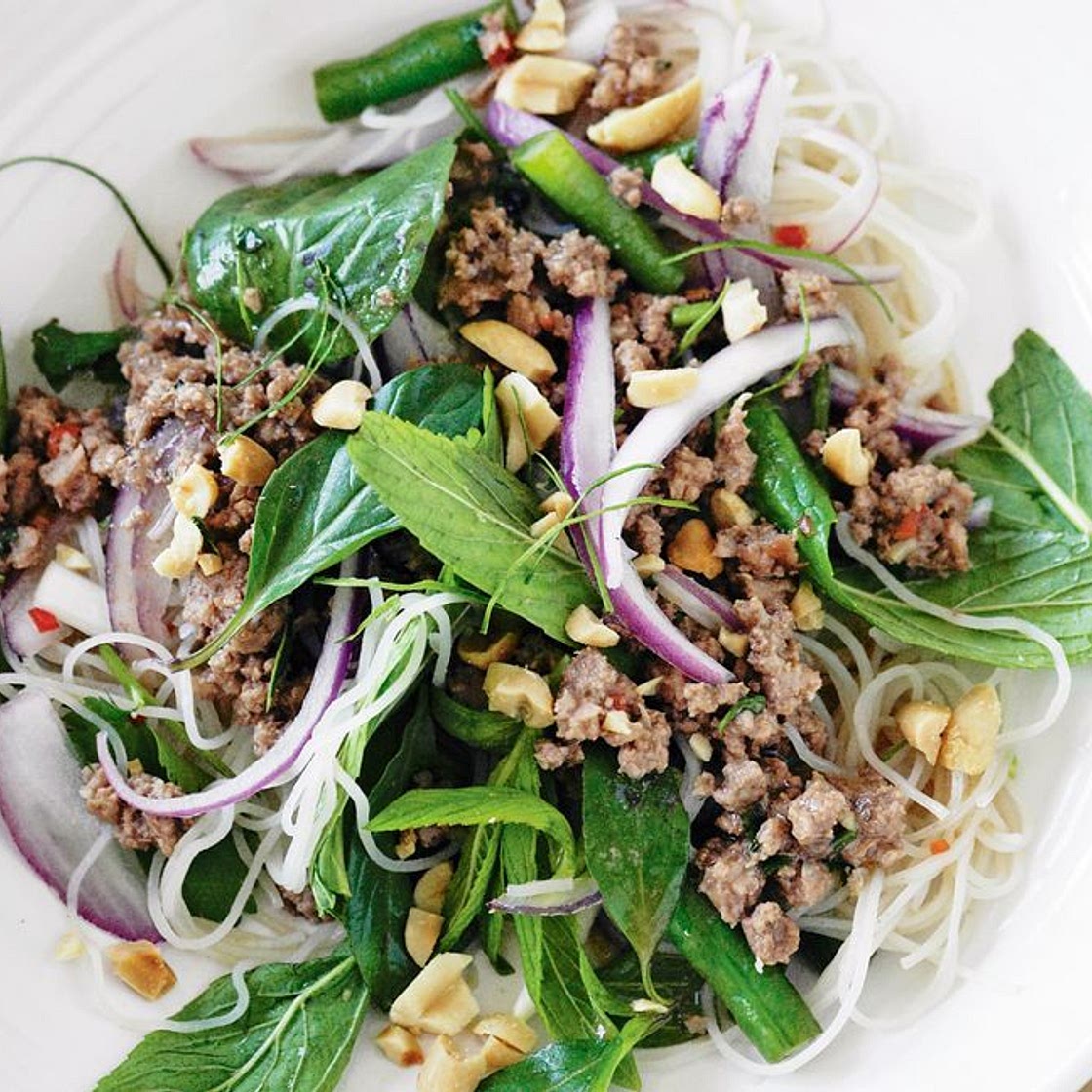 Stir-fried beef and noodles