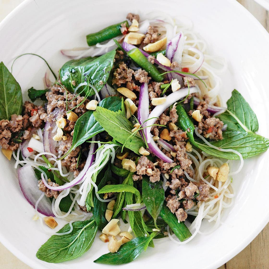 Stir-fried beef and noodles