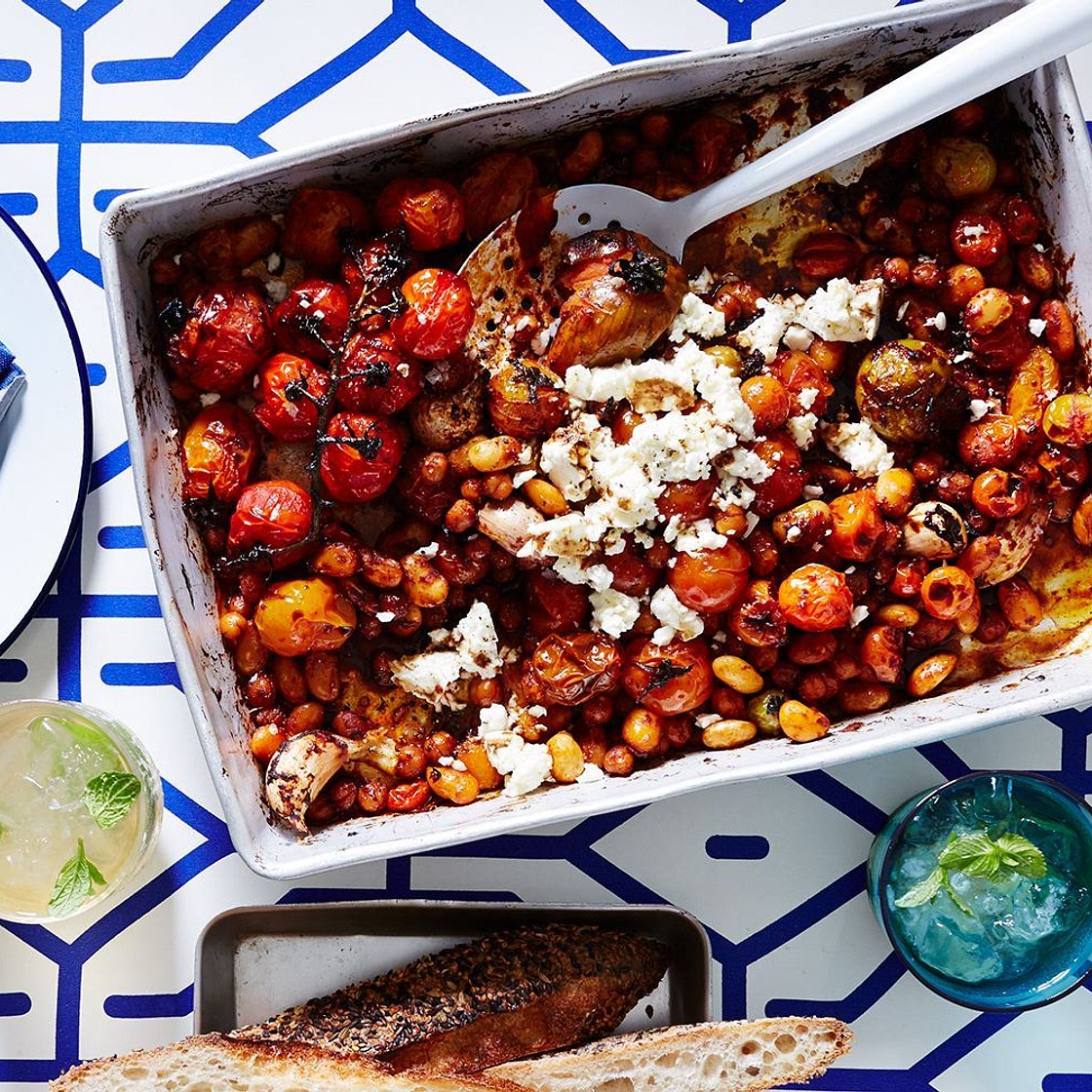Smoky tomato baked beans