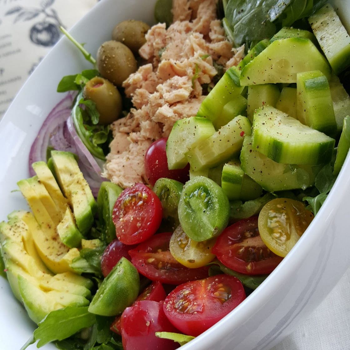 10 Minute Arugula Tuna Avocado