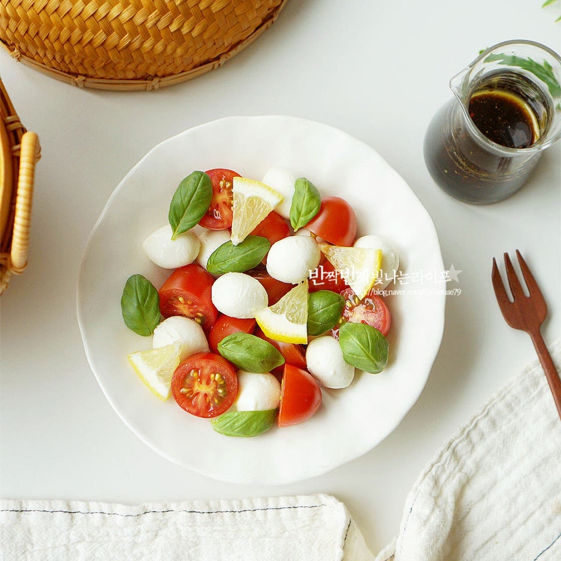 방울 토마토 카프레제 샐러드 보코치니 치즈 발사믹소스 만들기