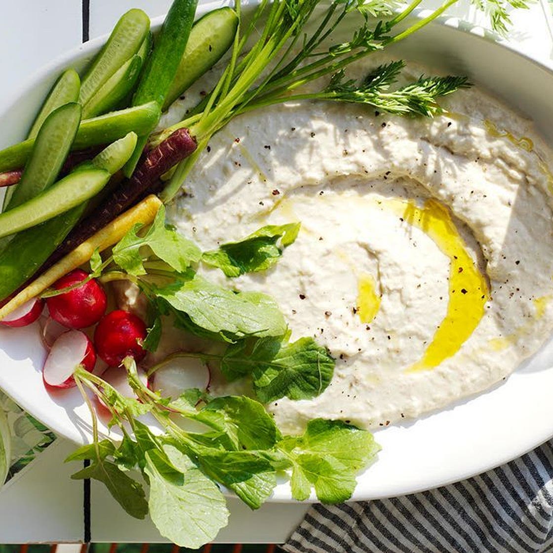 White bean and garlic dip