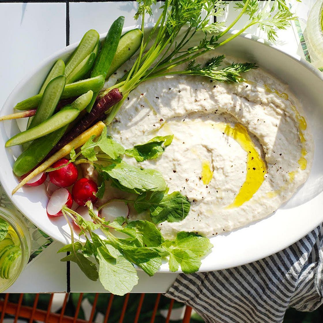 White bean and garlic dip