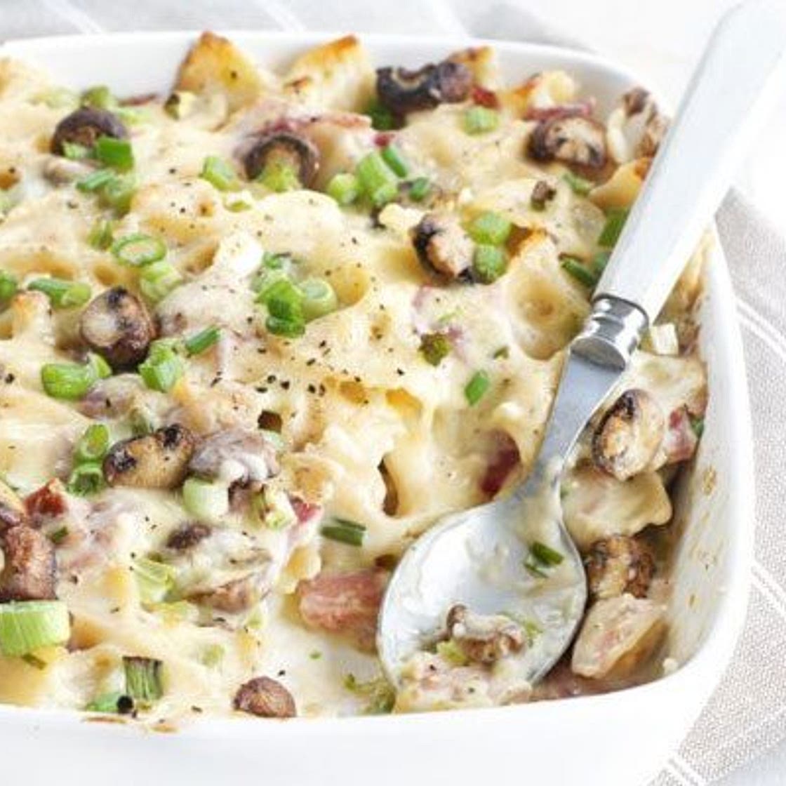 Creamy ham & mushroom pasta bake
