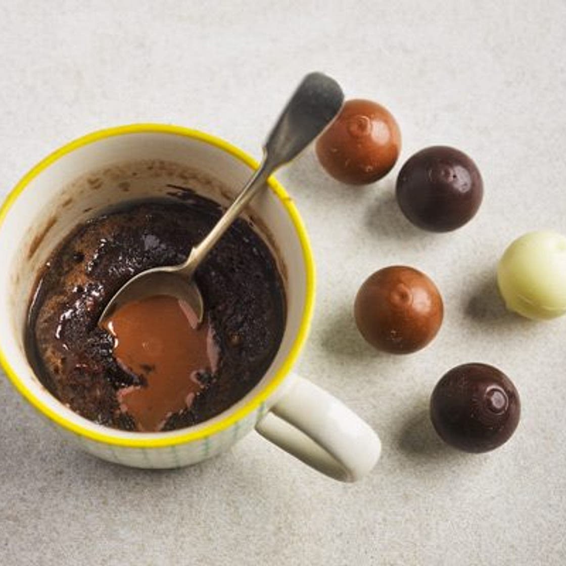 Melt-in-the-middle mug cake