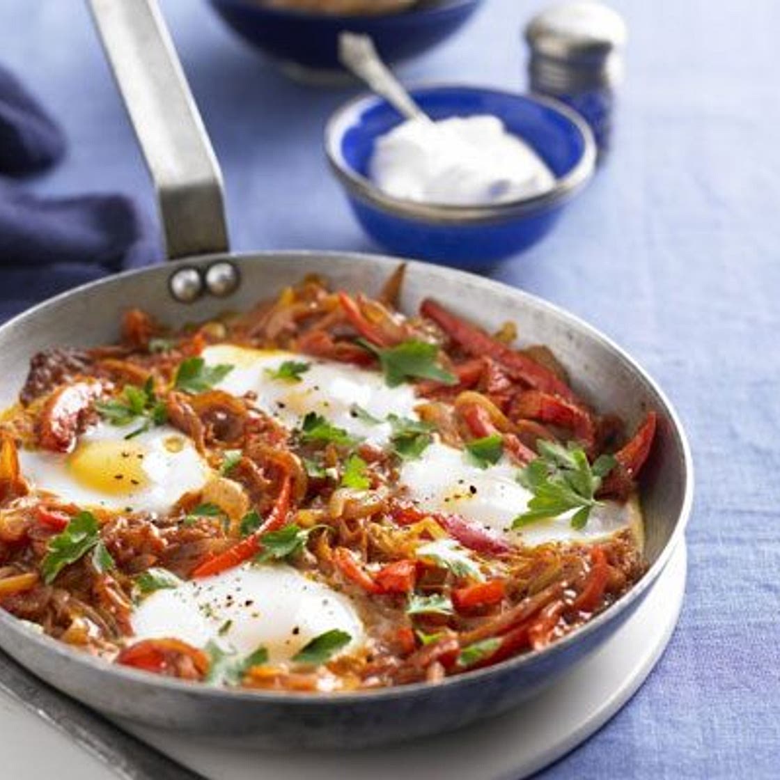 Turkish one-pan eggs & peppers (Menemen)