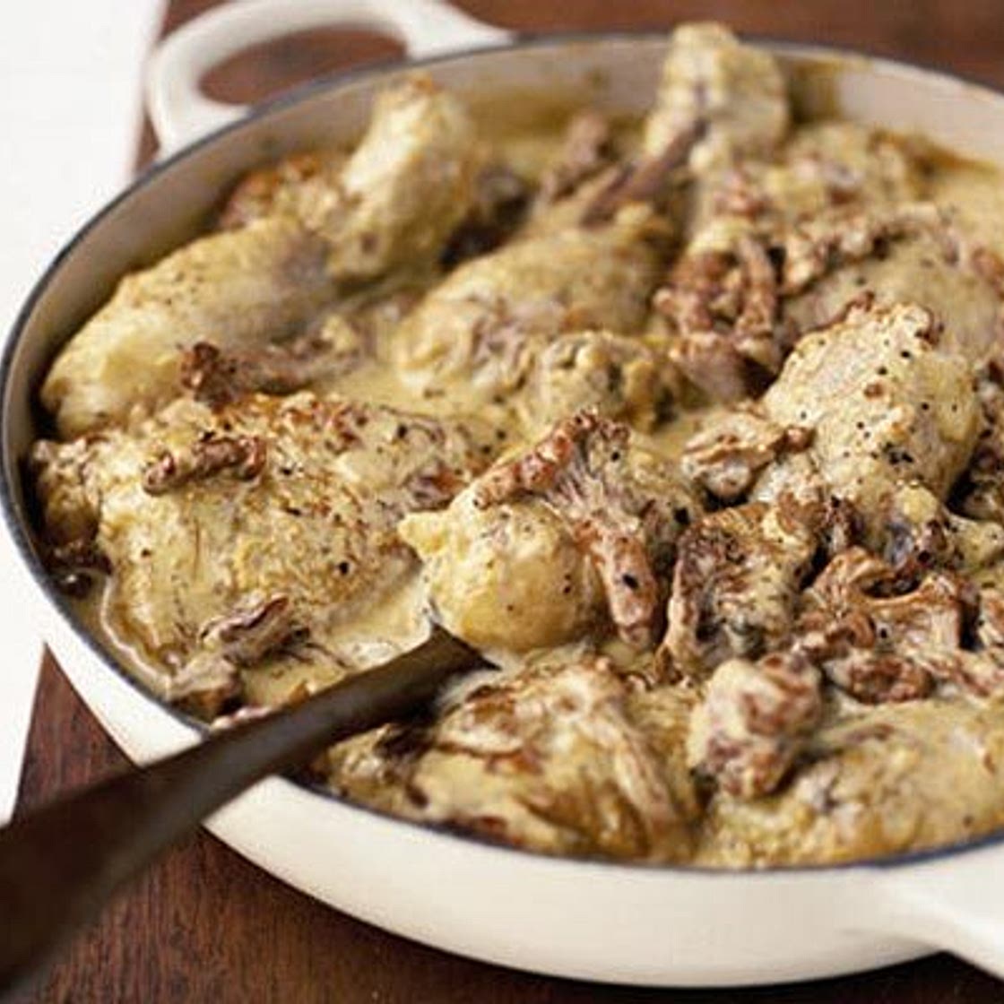 Pan-fried chicken in mushroom sauce