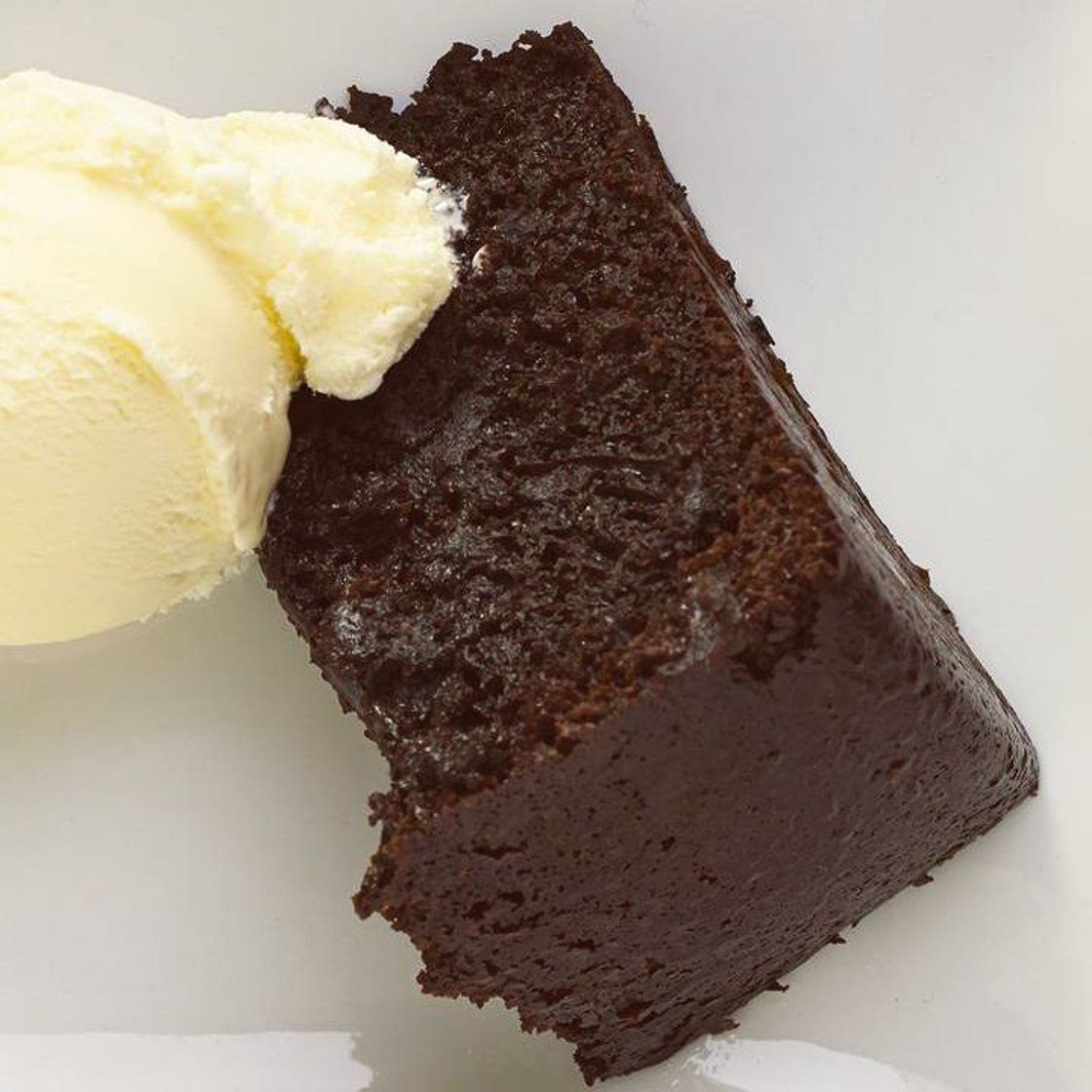 Amazing Slow Cooker Chocolate Cake